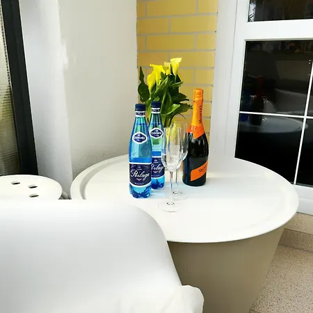 Baltic Z Ogrodkiem Kolobrzeg 公寓