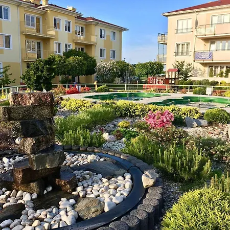 Baltic Z Ogrodkiem Kolobrzeg 公寓